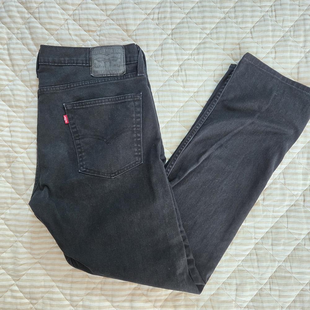 Levi’s 513 Slim Straight Jeans • W36 L32 • Dark Black Wash • Excellent Condition